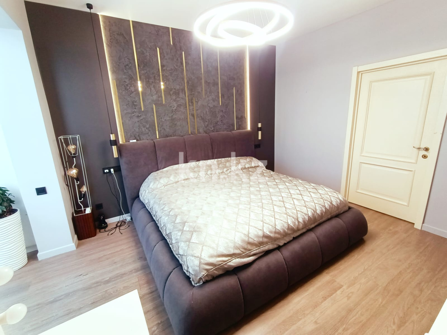 Продажа 4-комнатной квартиры, 129.4 м², ул. Кенесары хана в Алматы - фото 13