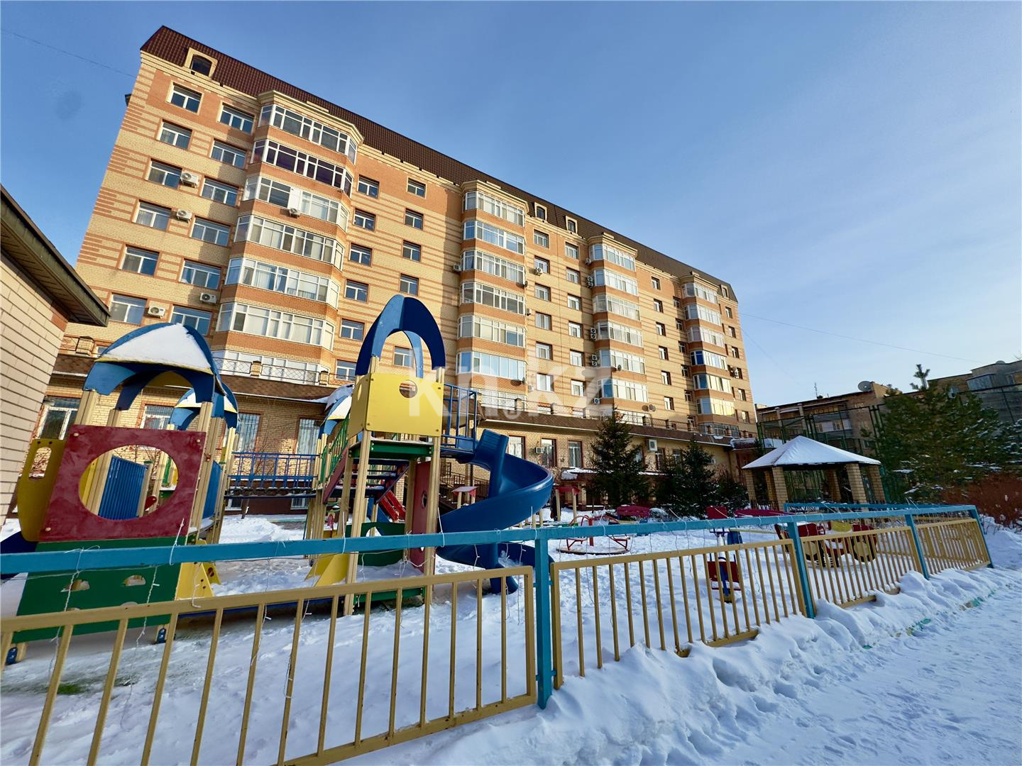 Продажа 5-комнатной квартиры, 217 м², ул. Аманжолова, дом  41 в Караганде - фото 40