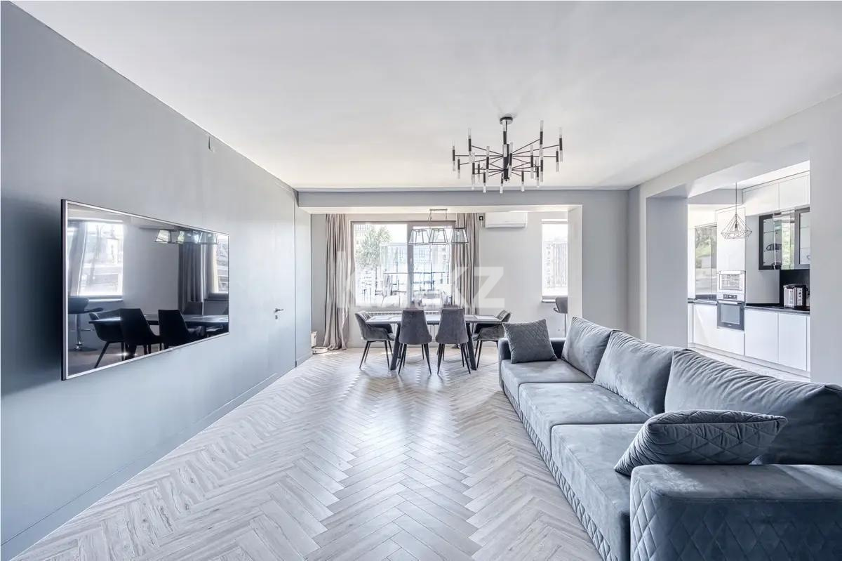 Продажа 4-комнатной квартиры, 190 м², пр. Аль-Фараби, дом  1а в Алматы