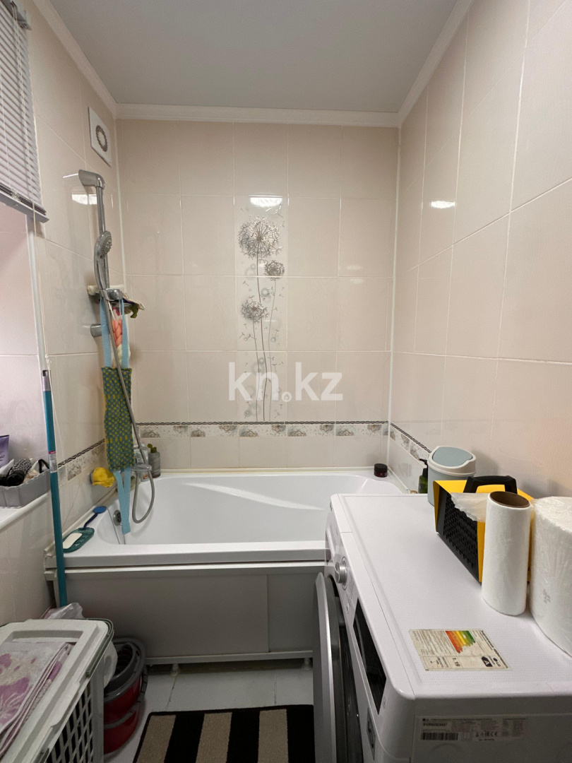 Продажа 3-комнатной квартиры, 71 м², ул. Абая, дом  46 в Караганде - фото 18