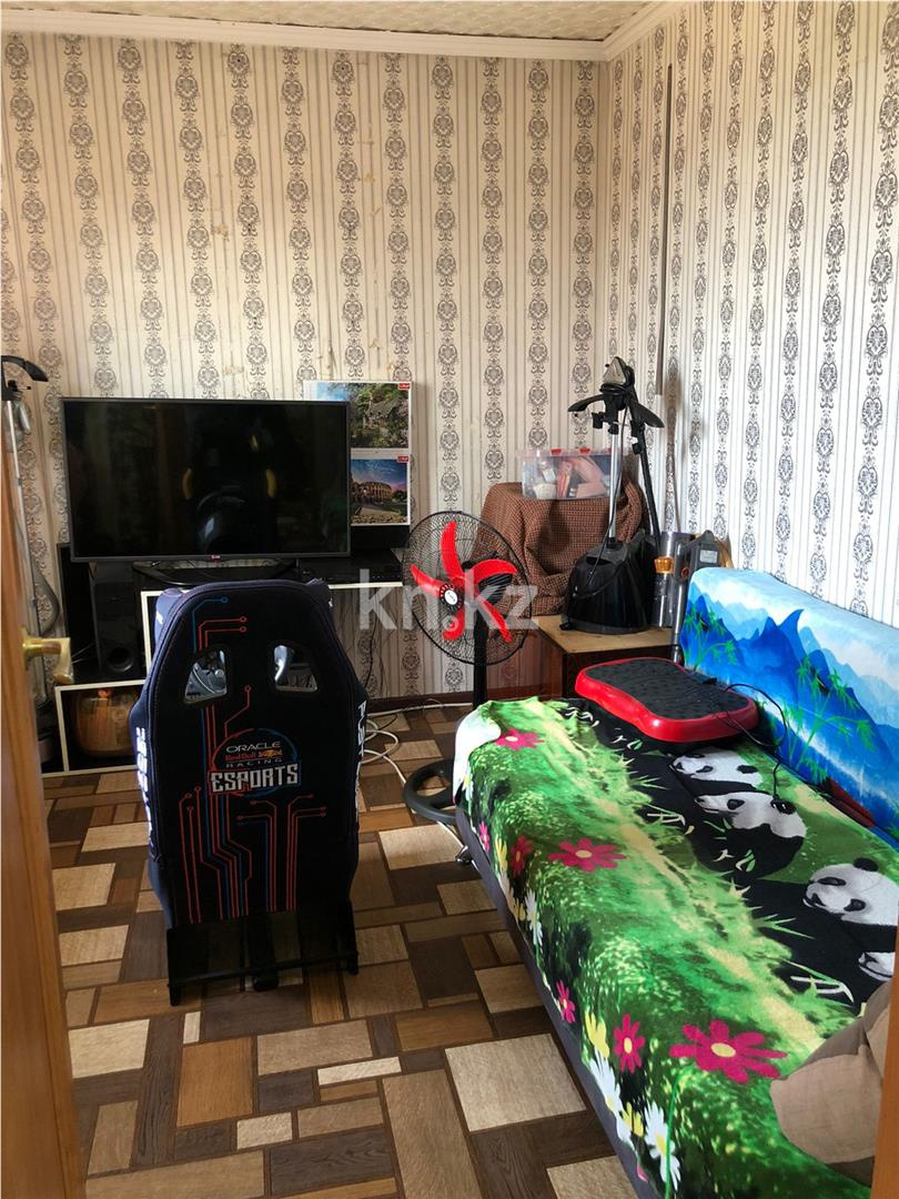 Продажа 4-комнатной квартиры, 61 м², мкр-н 11а в Караганде - фото 6