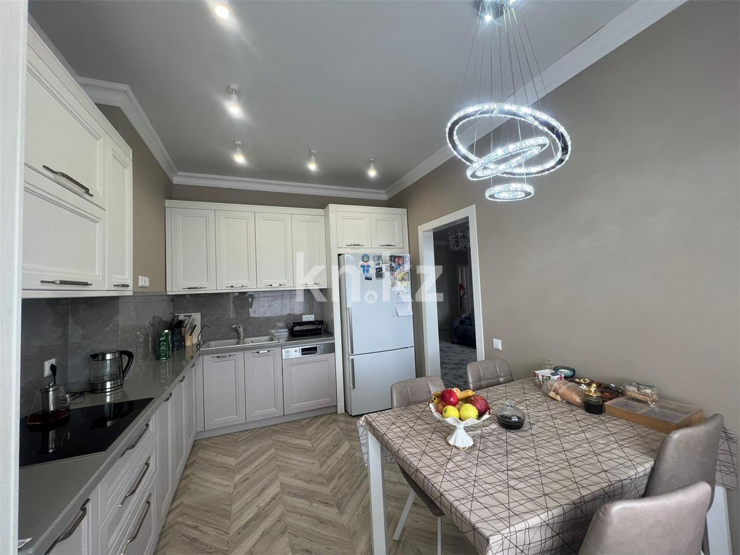 Продажа 3-комнатной квартиры, 94 м², ул. Сатыбалдина, дом  30 в Караганде - фото 15