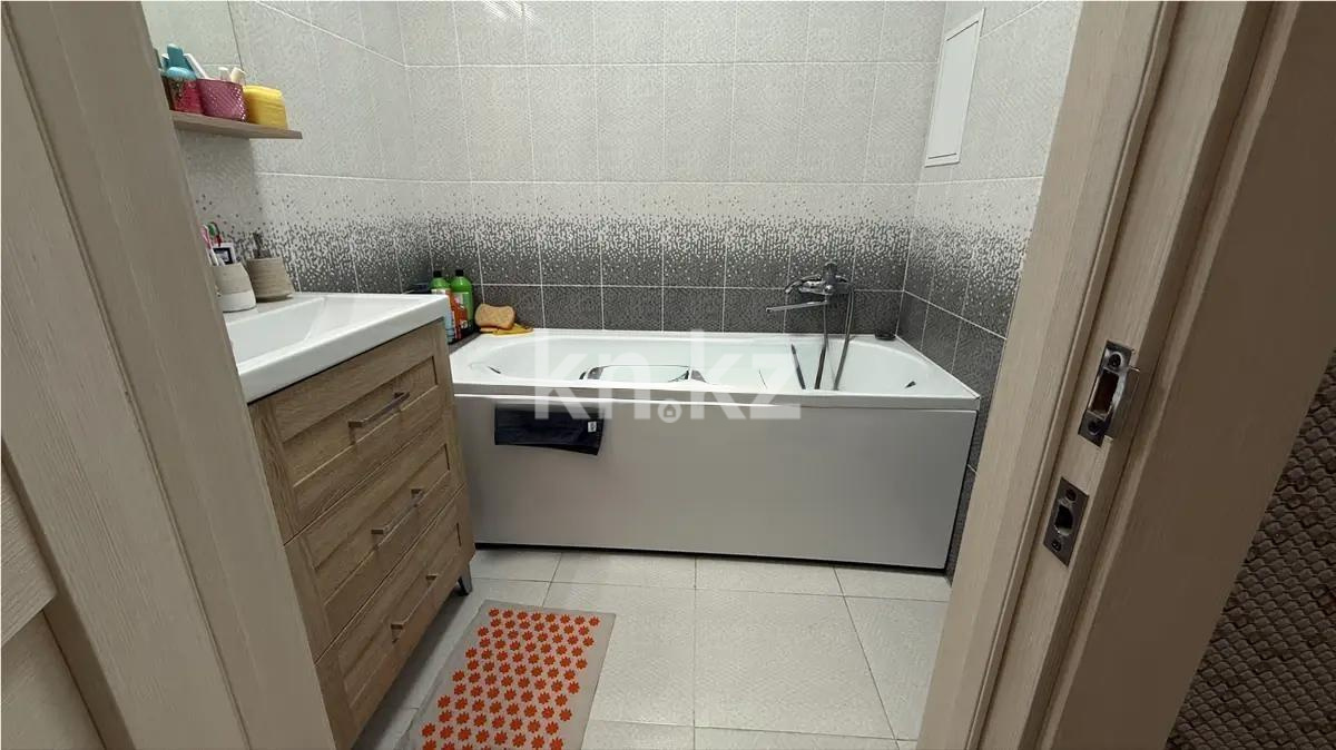 Продажа 3-комнатной квартиры, 67 м², ул. Дюсембекова, дом  44/2 в Караганде - фото 5