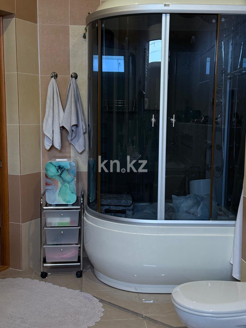 Продажа 3-комнатной квартиры, 135.4 м², ул. Аманжолова в Караганде - фото 12