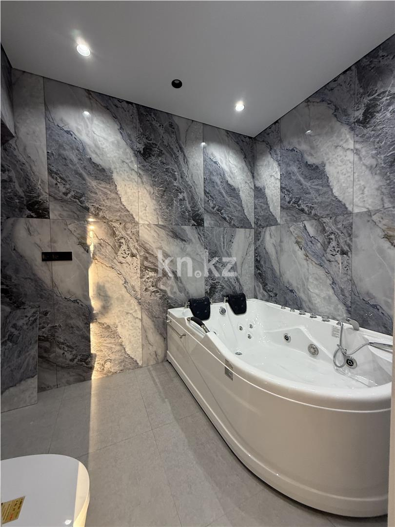 Продажа 4-комнатной квартиры, 197 м², ул. Дюсембекова, дом  83/1 в Караганде - фото 25