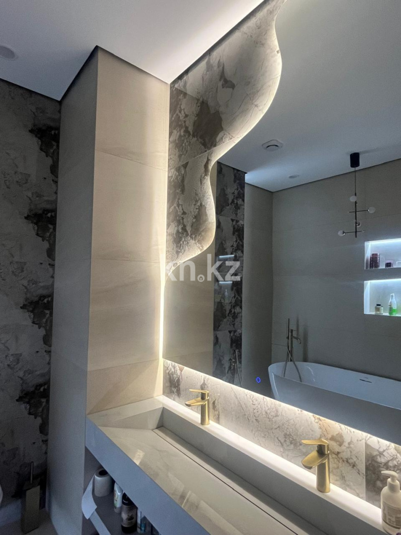 Продажа 4-комнатной квартиры, 127.7 м² в Астане