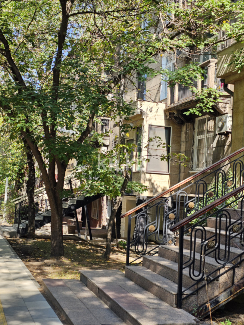 Продажа 3-комнатной квартиры, 80.7 м², ул. Желтоксан в Алматы - фото 37