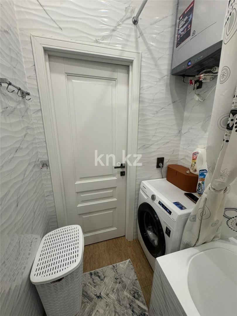 Продажа 3-комнатной квартиры, 94 м², ул. Муканова, дом  1/9 в Караганде - фото 8