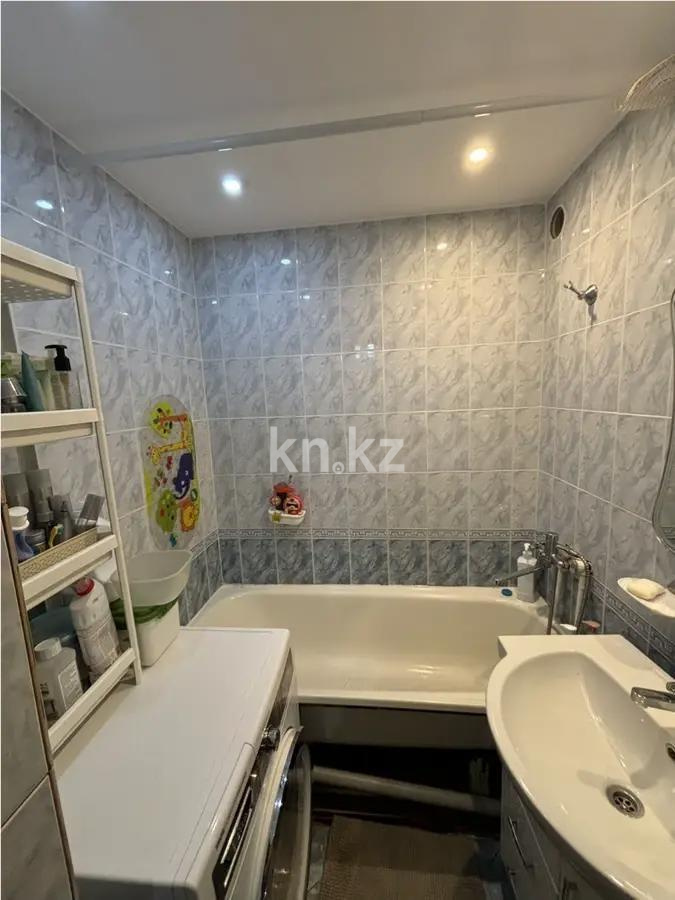 Продажа 3-комнатной квартиры, 64 м², пр. Шахтеров, дом  31 в Караганде - фото 10