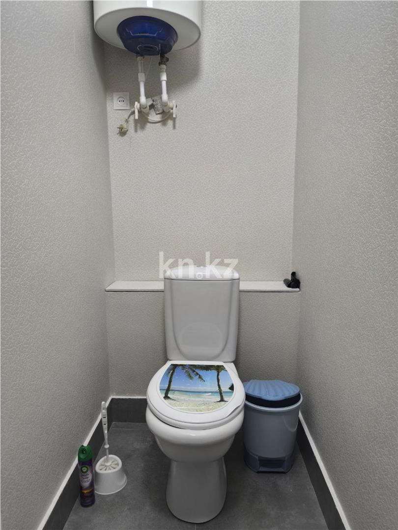 Продажа 2-комнатной квартиры, 65 м², пр. Шахтеров в Караганде - фото 9