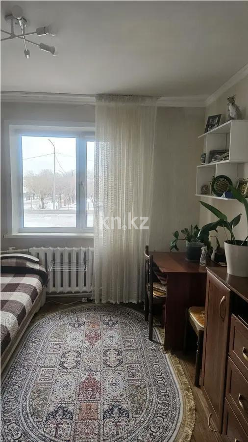Продажа 3-комнатной квартиры, 48 м², 18 мкр., дом  17 в Караганде - фото 2