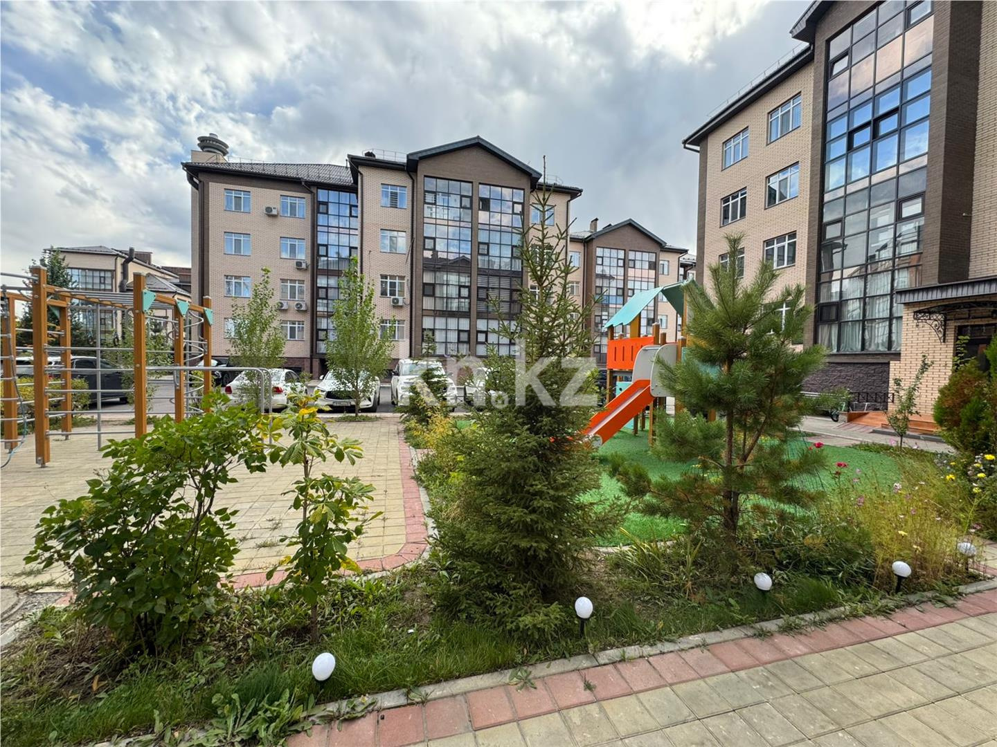 Продажа 4-комнатной квартиры, 107 м², ул. Ботаническая, дом  12/5 в Караганде