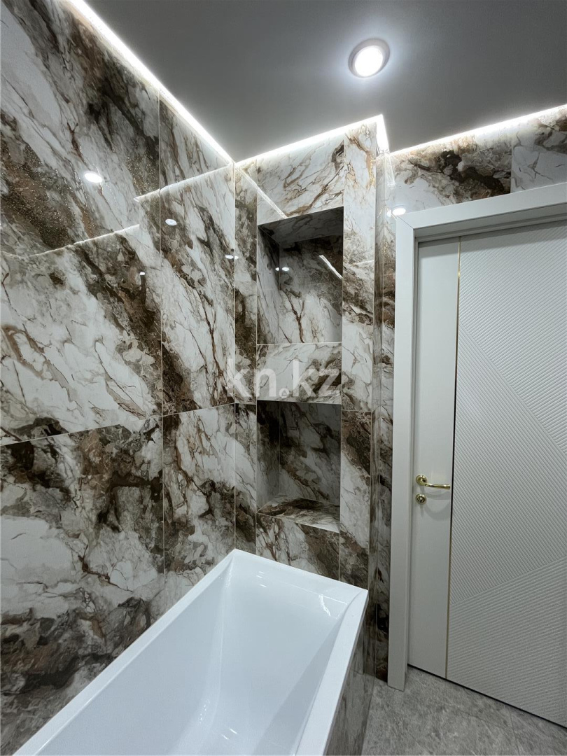 Продажа 4-комнатной квартиры, 110 м², ул. Букетова, дом  60/2 в Караганде - фото 31