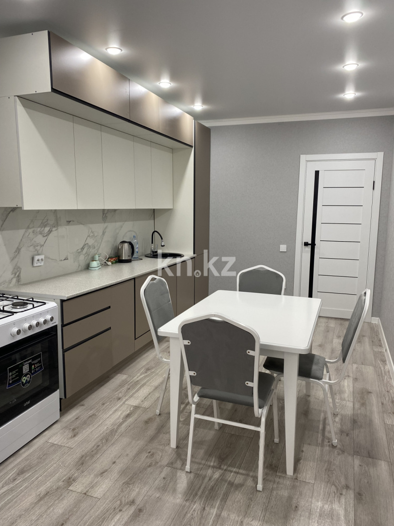 Аренда 1-комнатной квартиры посуточно, 68 м², ул. Самал, дом  86 в Уральске - фото 3