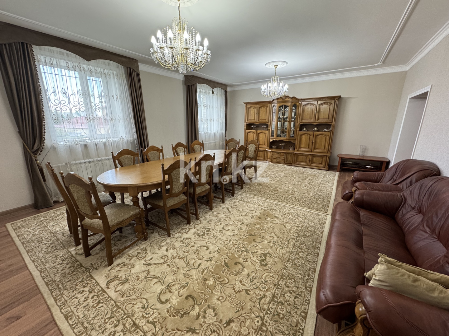 Продажа 6-комнатного дома, 338 м², ул. Молдагуловой в Караганде