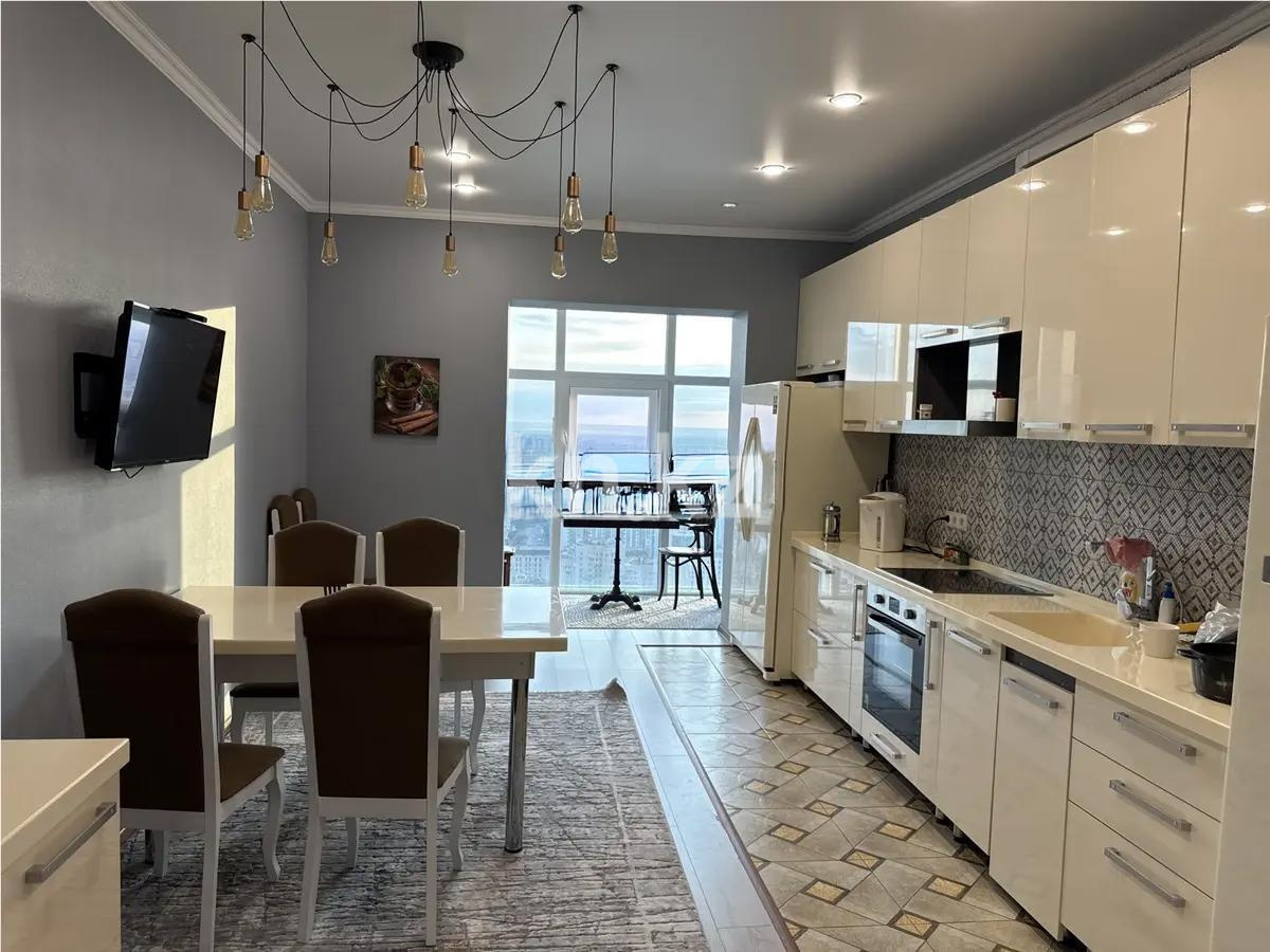 Продажа 5-комнатной квартиры, 292.2 м², ул. Желтоксан, дом  2/3 в Астане - фото 4