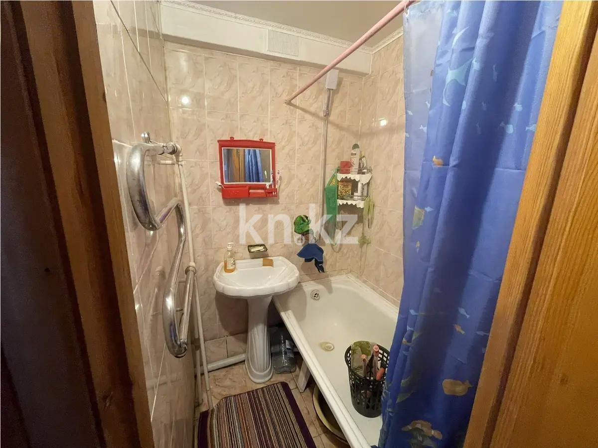 Продажа 3-комнатной квартиры, 52 м², мкр-н Восток-1, дом  13 в Караганде - фото 5