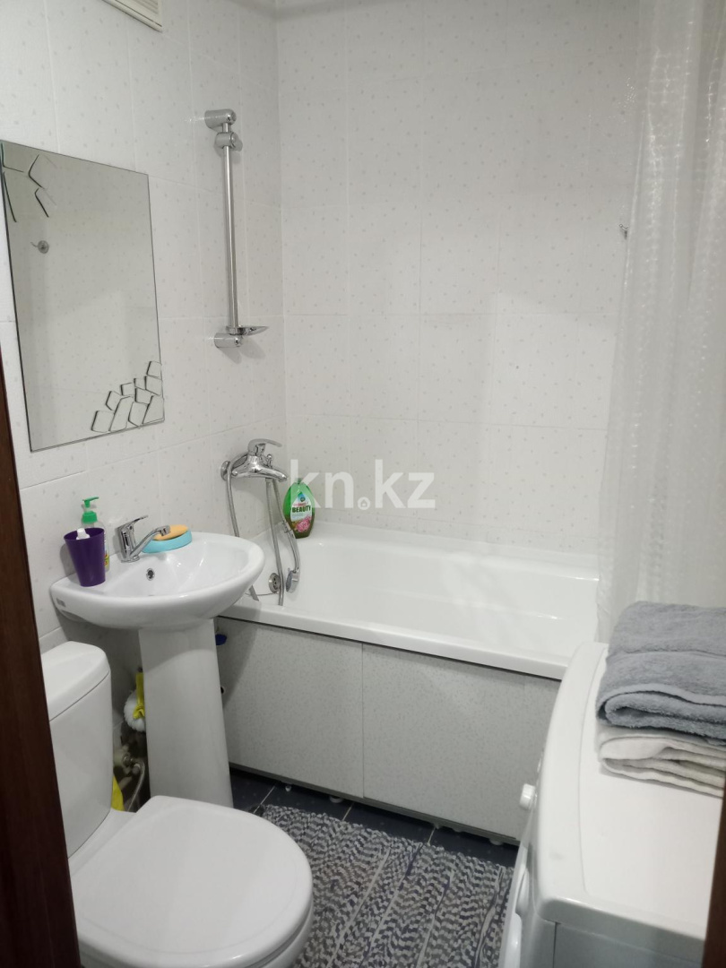 Аренда 2-комнатной квартиры посуточно, 50 м², ул. Кайсенова, дом  123 в Усть-Каменогорске - фото 12