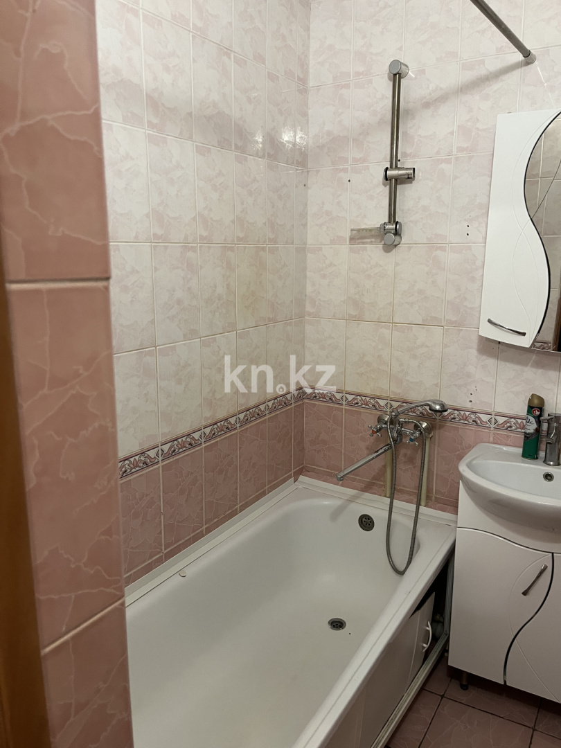 Аренда 2-комнатной квартиры, 60 м², пр. Шахтеров, дом  74 в Караганде - фото 6