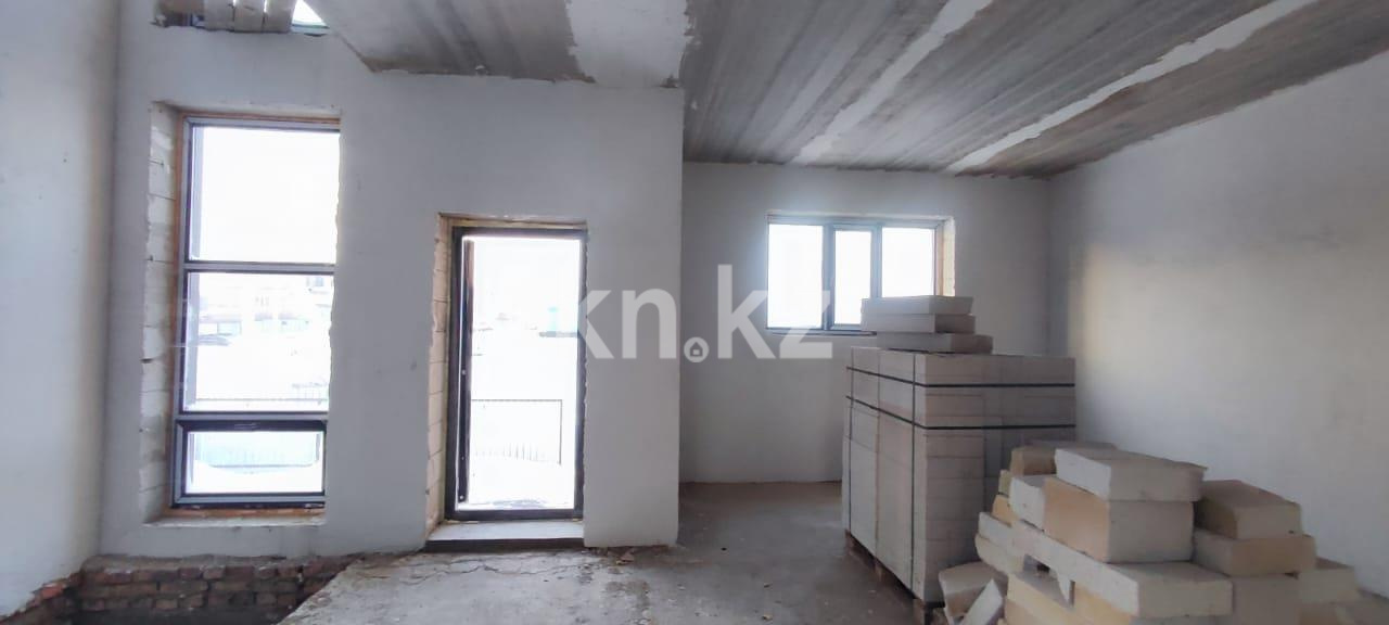 Продажа 4-комнатного дома, 243 м², ул. Алтайбаева, дом  43/6 в Караганде