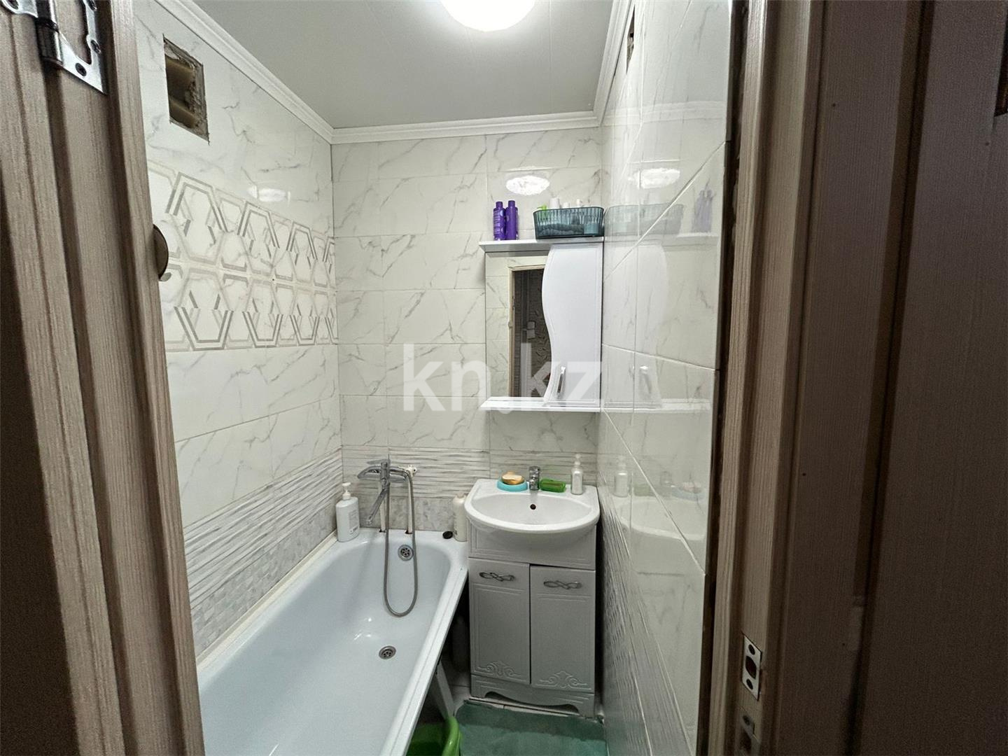 Продажа 3-комнатной квартиры, 61 м², 18 мкр., дом  22 в Караганде - фото 12