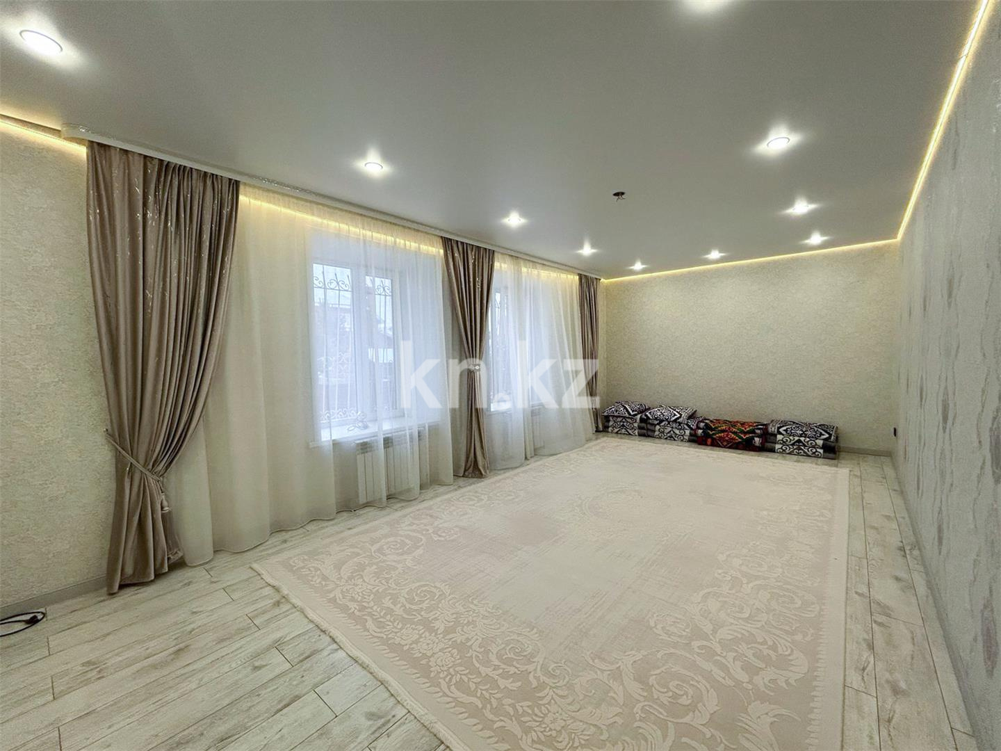 Продажа 7-комнатного дома, 355 м², ул. Жандарбековой в Караганде