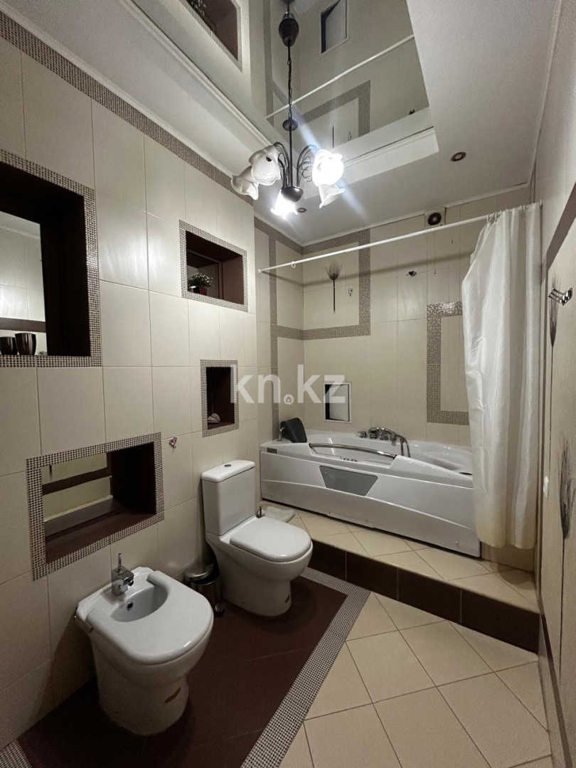 Аренда 2-комнатной квартиры, 77.5 м², пр. Абылай хана, дом  92 в Алматы - фото 2