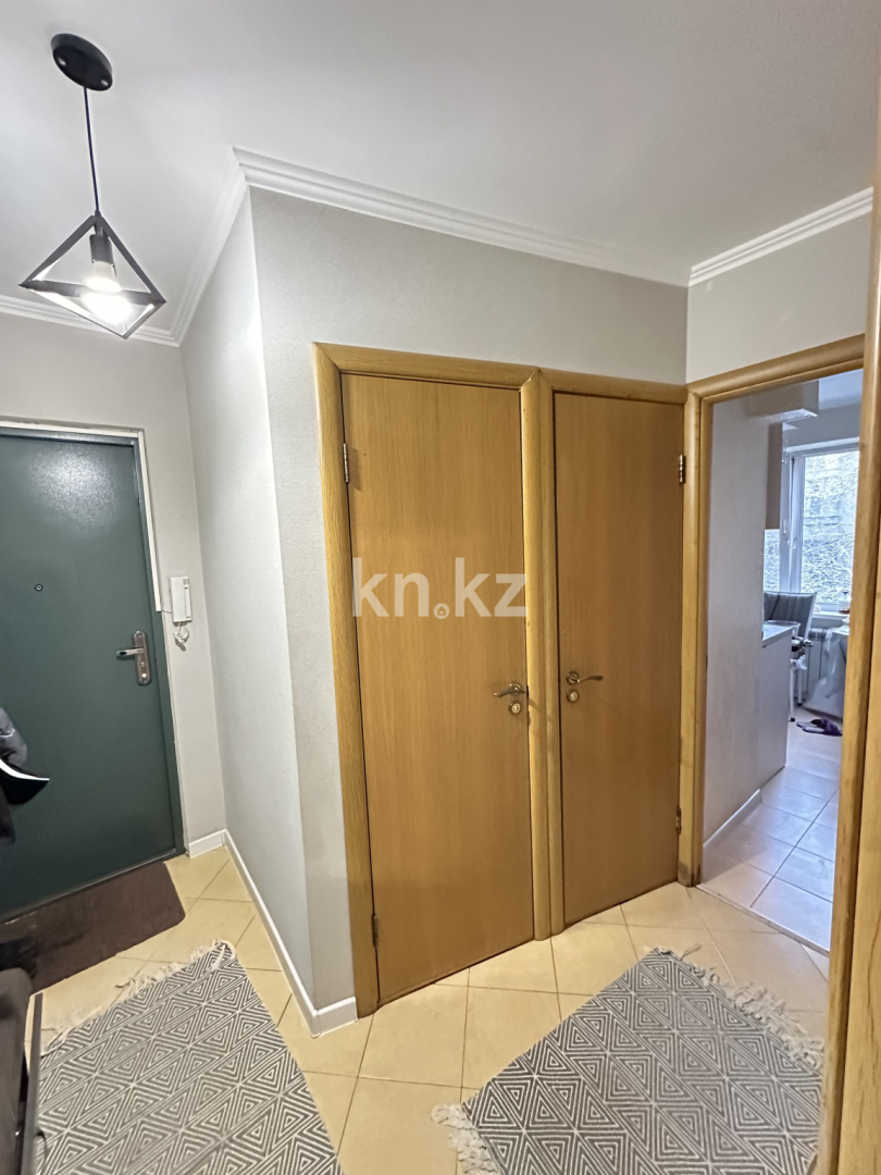 Продажа 3-комнатной квартиры, 57 м², ул. Исиналиева, дом  11 в Алматы - фото 8