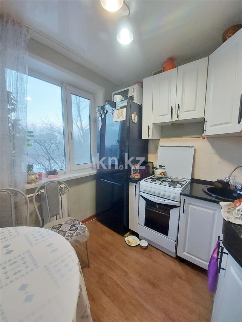 Продажа 3-комнатной квартиры, 60 м², пр. Строителей, дом  27 в Караганде - фото 8