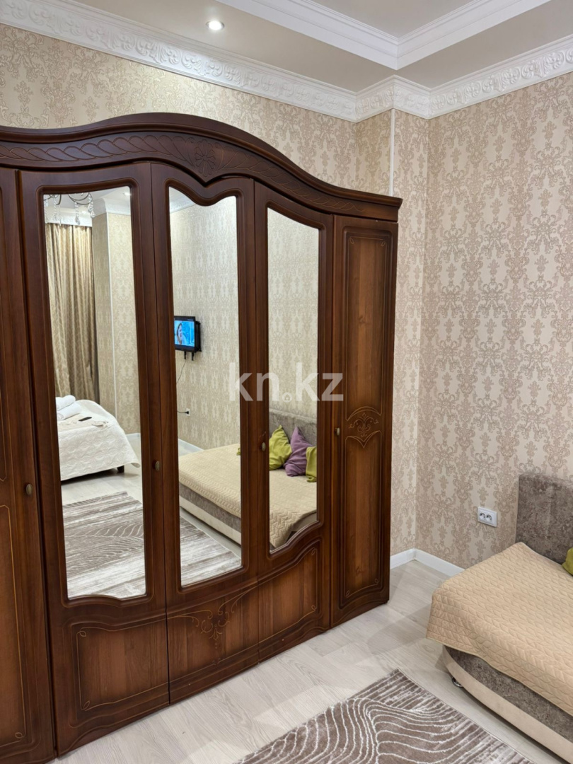 Аренда 1-комнатной квартиры посуточно, 50 м², ул. Туркестан, дом  14 в Астане - фото 4