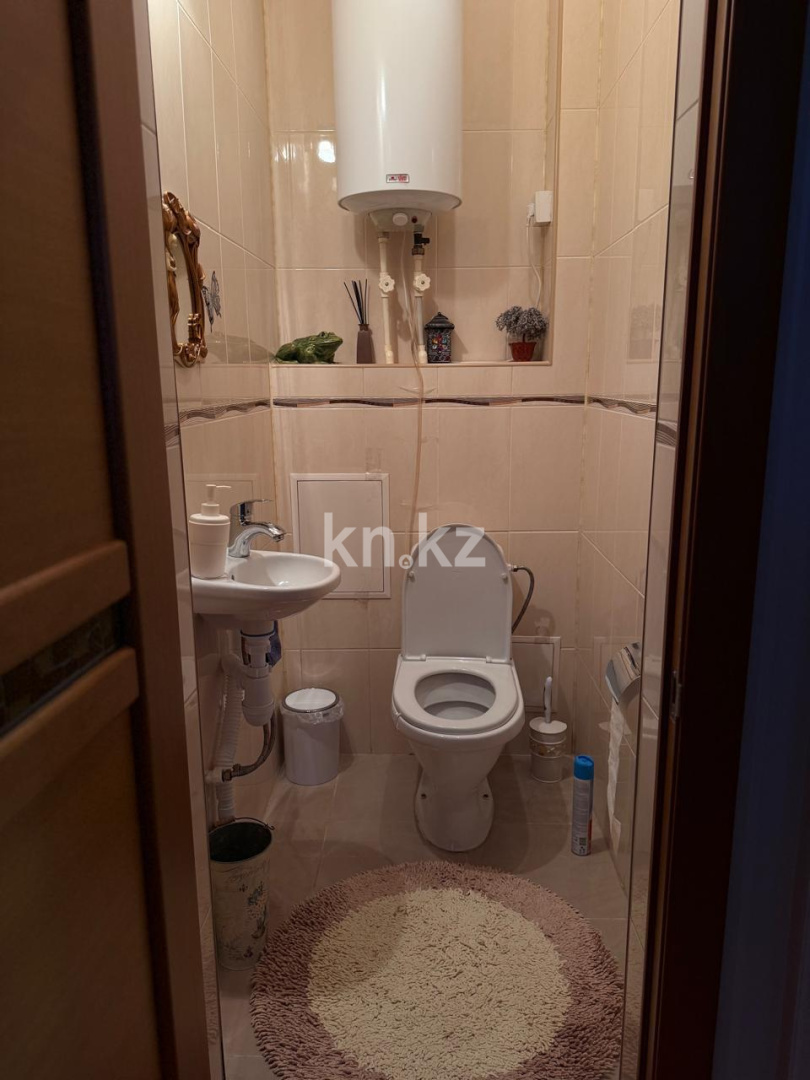 Продажа 3-комнатной квартиры, 135.4 м², ул. Аманжолова в Караганде - фото 14