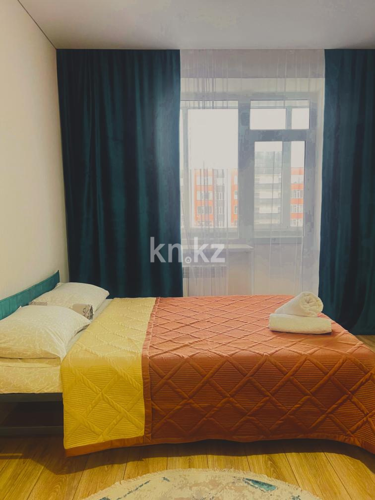 Аренда 1-комнатной квартиры посуточно, 30 м², ул. Нажимеденова, дом  15 - пр. Улы Дала в Астане