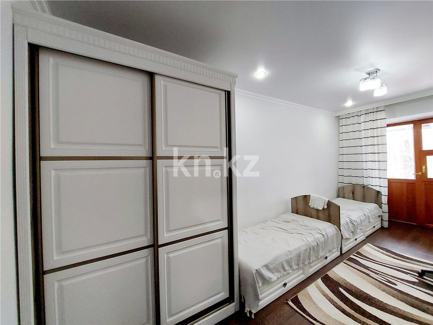 Продажа 3-комнатной квартиры, 76 м², ул. Абая в Караганде - фото 6