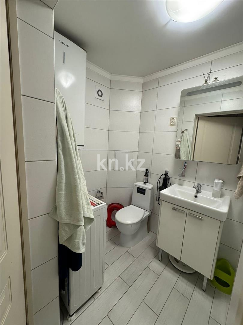 Продажа 3-комнатной квартиры, 61 м², ул. Аманжолова в Караганде - фото 16