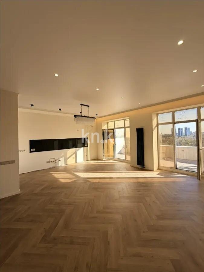 Продажа 3-комнатной квартиры, 135 м² в Караганде