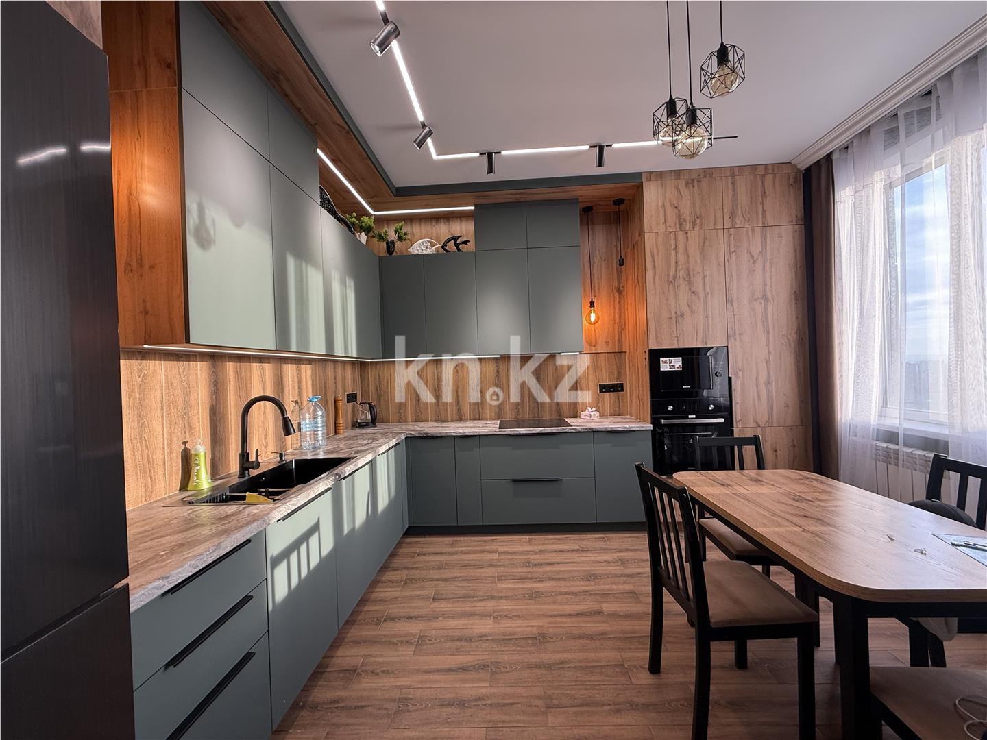 Продажа 4-комнатной квартиры, 197 м², ул. Дюсембекова, дом  83/1 в Караганде