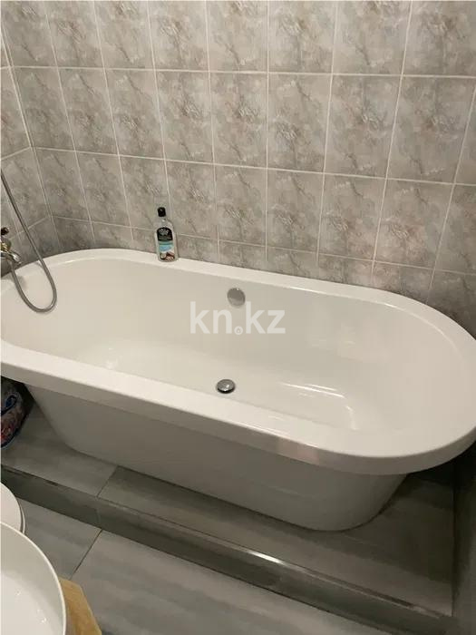 Продажа 3-комнатной квартиры, 56 м², мкр-н 4, дом  10 в Алматы - фото 3