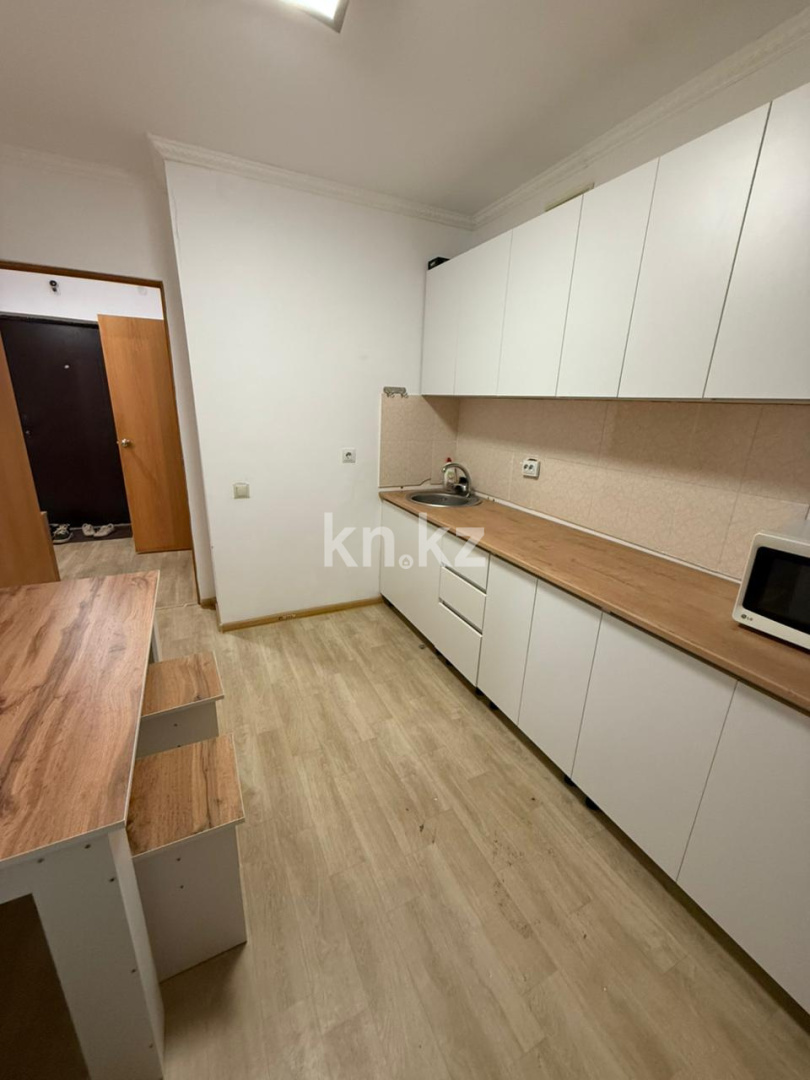 Аренда 1-комнатной квартиры, 40 м² в Астане