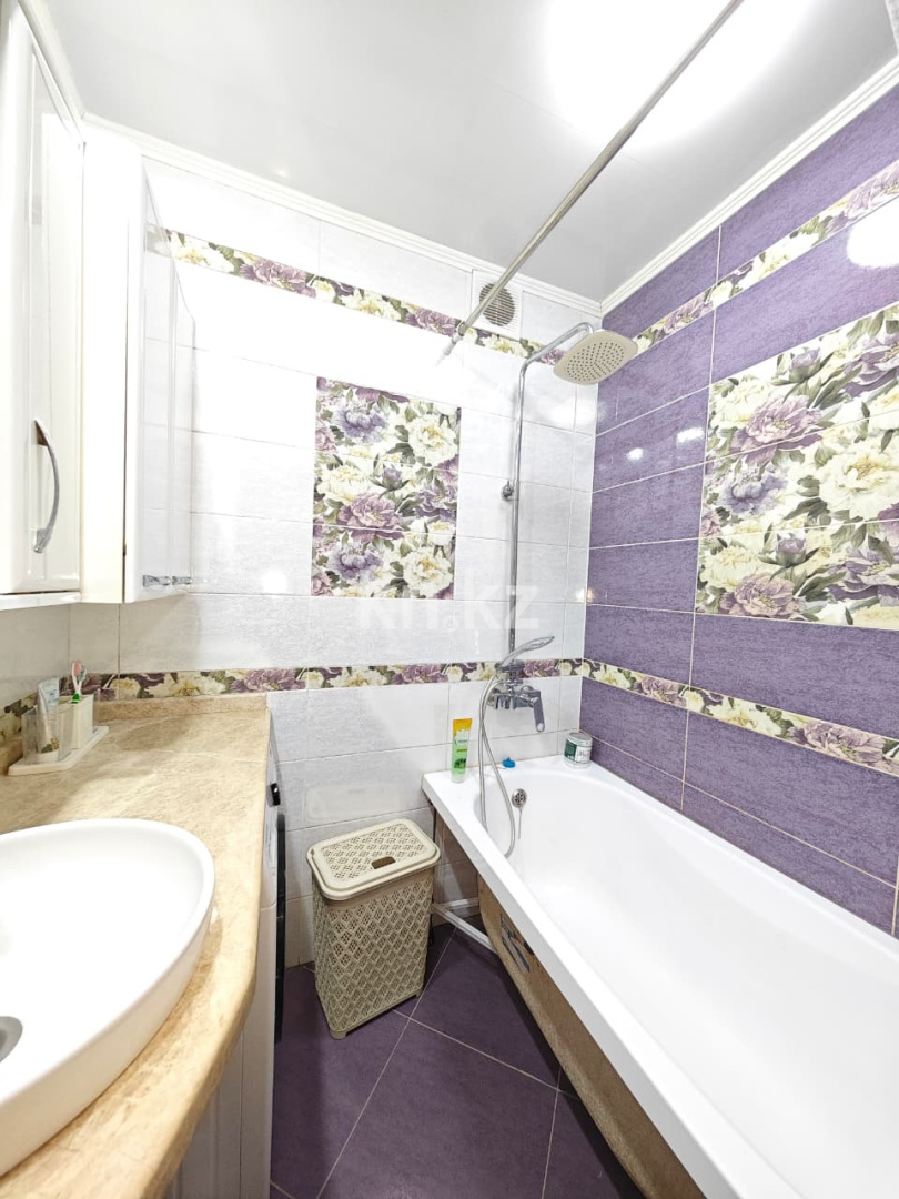 Продажа 4-комнатной квартиры, 78 м², пр. Республики, дом  4 в Караганде - фото 15