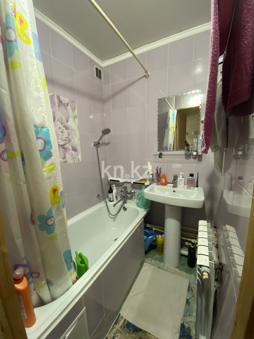 Продажа 3-комнатной квартиры, 48.3 м², мкр. Восток-2, дом  13 в Караганде - фото 10