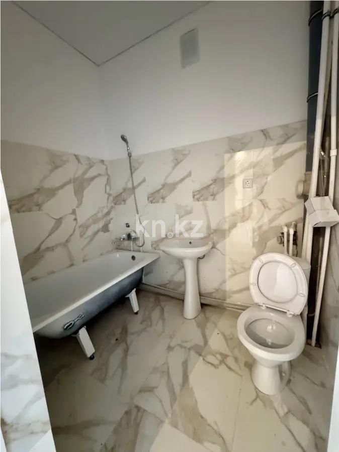 Продажа 2-комнатной квартиры, 71 м², 218 учетный квартал, дом  154 в Караганде - фото 5