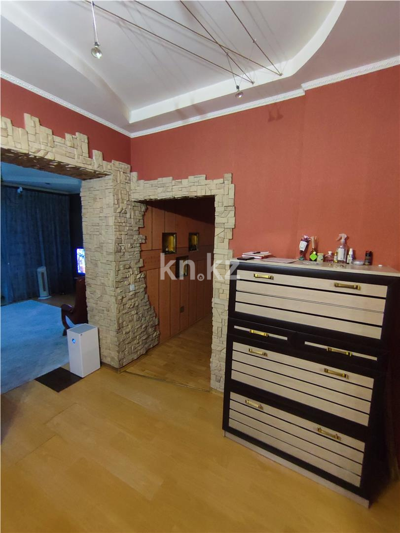 Продажа 3-комнатной квартиры, 76 м², ул. Мустафина в Караганде - фото 10