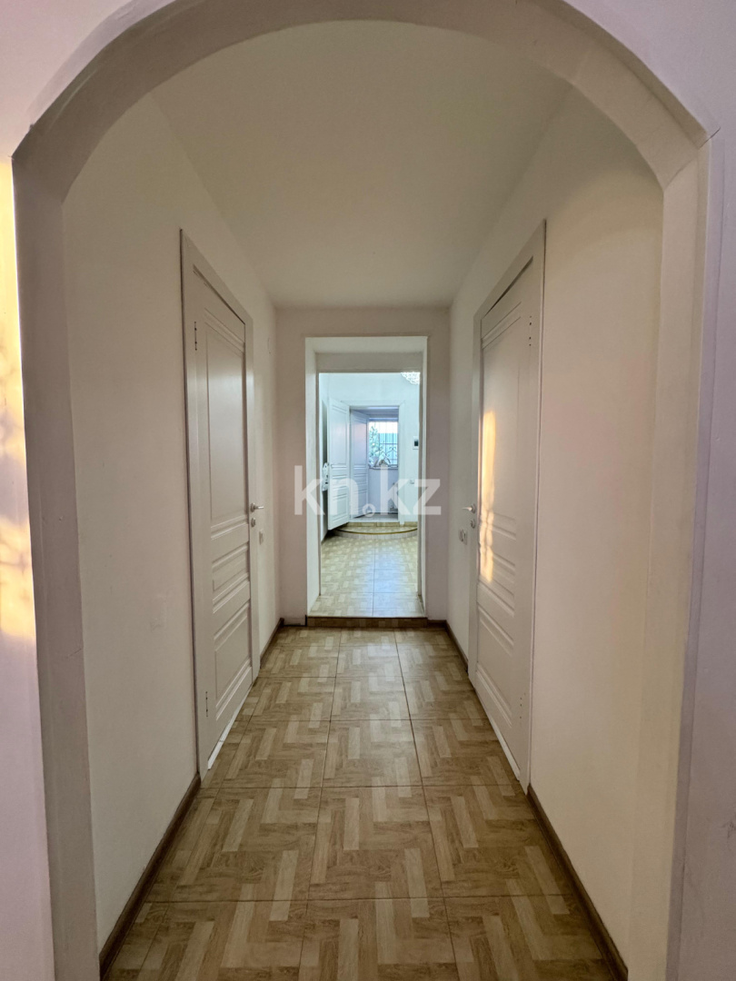 Продажа 6-комнатного дома, 343 м², ул. Карибжанова в Караганде - фото 32