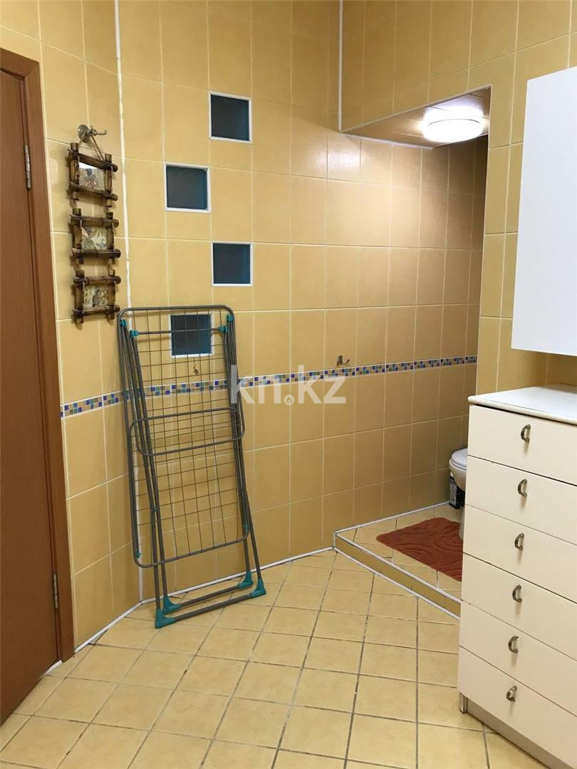 Продажа 2-комнатной квартиры, 57 м², ул. Аханова (Театральная), дом  54 в Караганде - фото 13
