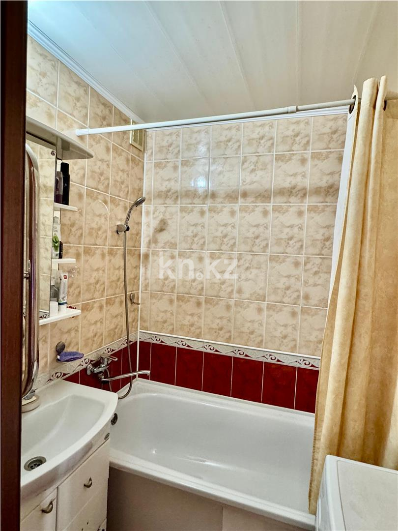 Продажа 3-комнатной квартиры, 63 м², мкр. Голубые Пруды в Караганде - фото 6