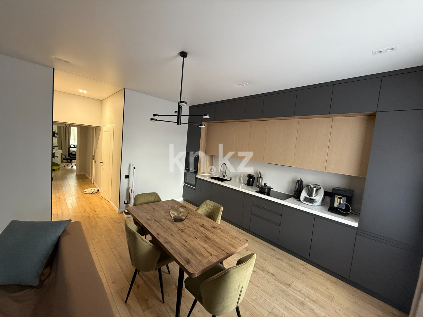 Продажа 3-комнатной квартиры, 94 м² в Караганде