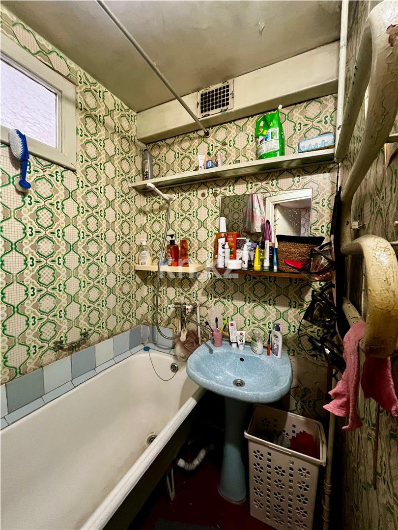 Продажа 3-комнатной квартиры, 61 м², 16-й мкр., дом  49 в Караганде - фото 8