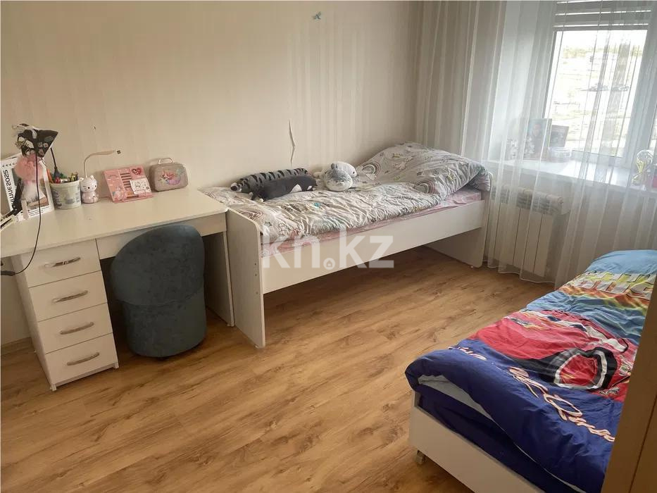 Продажа 4-комнатной квартиры, 76 м², пр. Абая, дом  80 в Шахтинске - фото 3