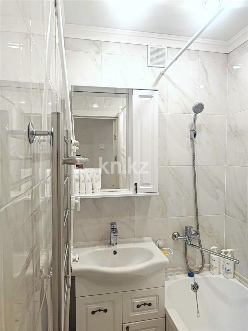 Продажа 4-комнатной квартиры, 62 м², мкр-н 21, дом  23 в Караганде - фото 15