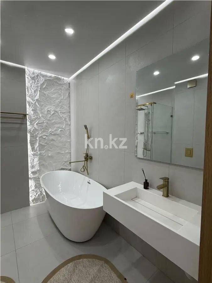 Продажа 2-комнатной квартиры, 92.8 м² в Алматы - фото 4
